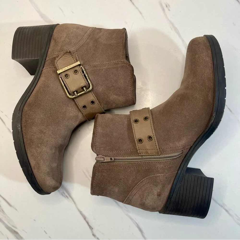 Clarks Brown Leather Moto Ankle Boots with Buckle Detail Block Heel Sz 7.5